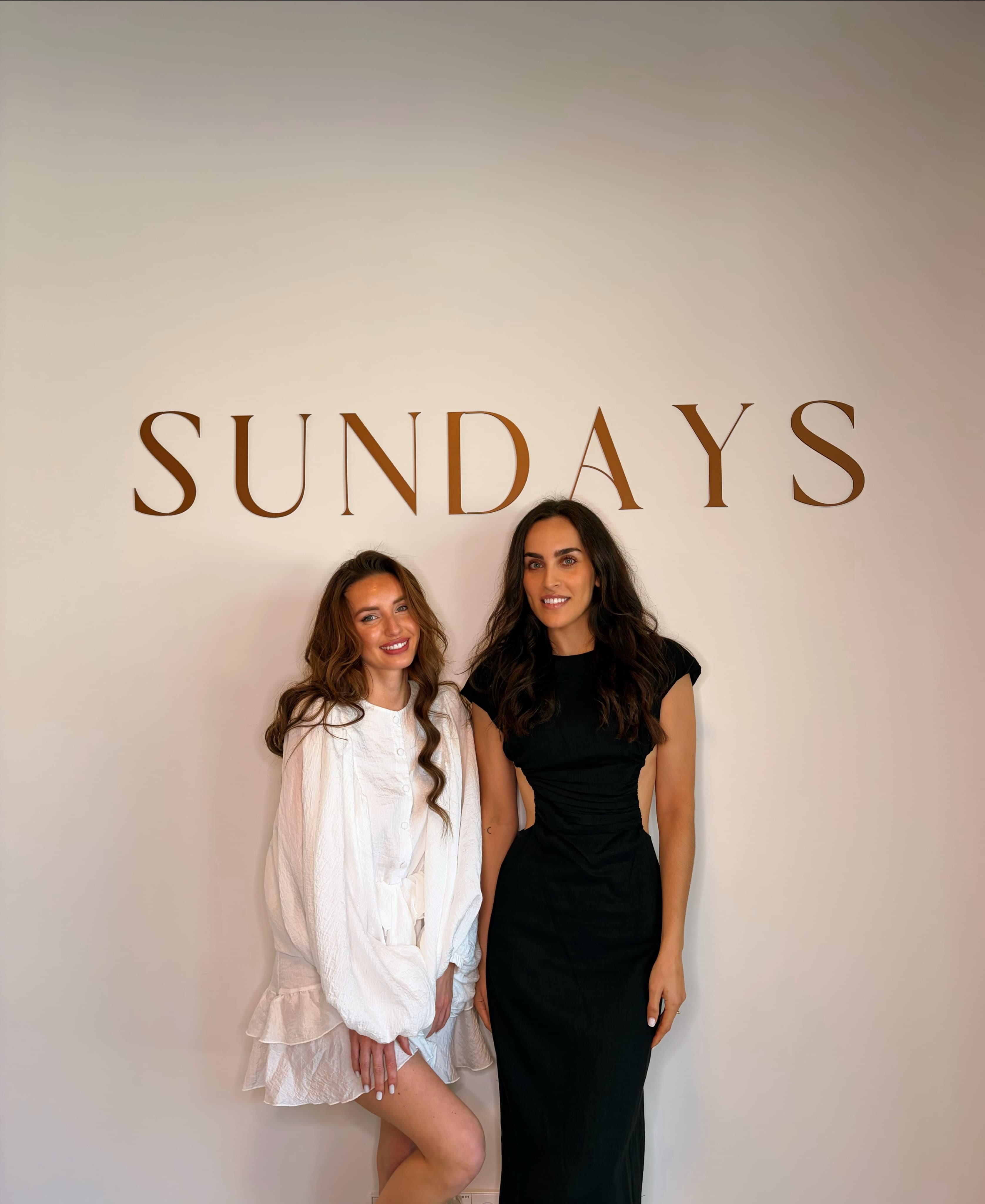 Melissa ja Elen, Sundaysi asutajad